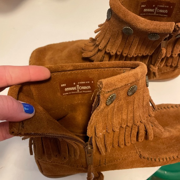 . Minnetonka fringe suede bootie - Picture 4 of 7